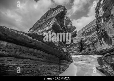 Grotta di Strathy spiaggia di Sutherland, SCOZIA Foto Stock