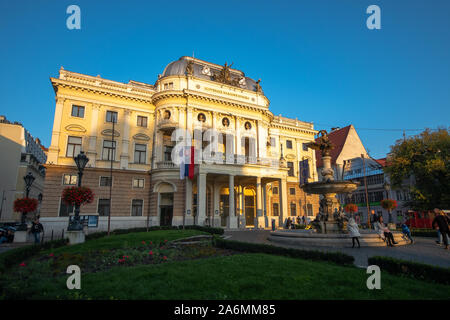 Edificio storico del teatro nazionale slovacco, aperto nel 1886. Bratislava, Slovacchia. Foto Stock