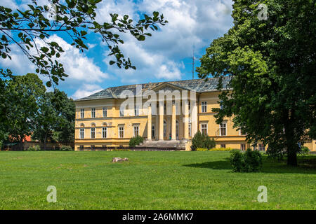 Dolna Krupa Manor House. Il classicista di Manor House di Brunsvick. Ludwig van Beethoven compose il suo Moonlight Sonata qui Foto Stock