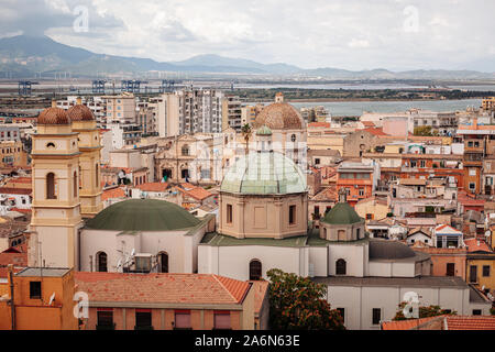 CAGLIARI, Italia /Ottobre 2019: areale e vista panoramica della città vecchia Foto Stock