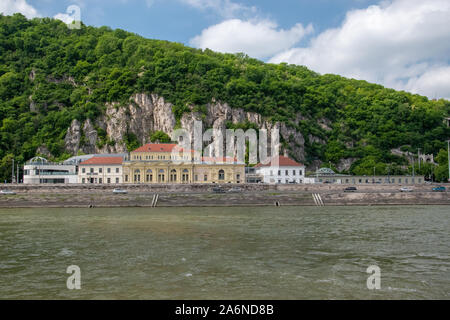 Bagno Rudas o Rudas fürdő è una termica e bagno termale a Budapest, Ungheria. Fu costruito una prima volta nel 1550, durante il periodo della dominazione ottomana. Per data Foto Stock