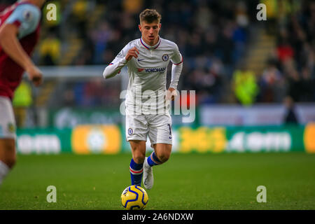 Il 26 ottobre 2019, Turf Moor, Burnley, Inghilterra; Premier League, Burnley v Chelsea : Mason di supporto (19) del Chelsea con la sfera Credito: Craig Milner/news immagini Foto Stock