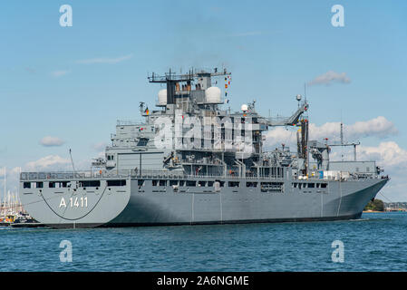 La marina militare tedesca della flotta di navi cisterna di rifornimento FGS Berlino (UN1411) visto arrivare a Portsmouth, nel Regno Unito il 7 settembre 2018 per una visita di cortesia. Foto Stock