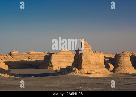 Rocce scolpite dal vento del deserto, Yadan National Park, Cina Foto Stock