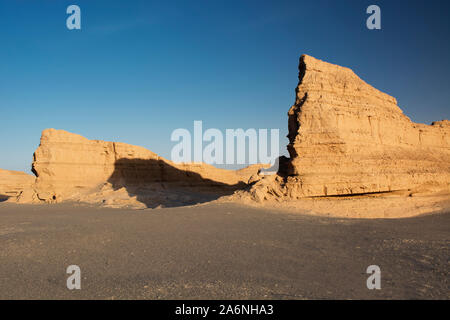 Rocce scolpite dal vento del deserto, Yadan National Park, Cina Foto Stock