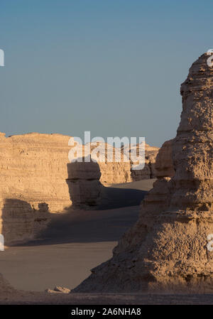 Rocce scolpite dal vento del deserto, Yadan National Park, Cina Foto Stock