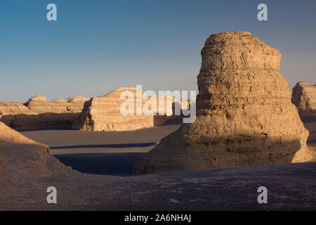 Rocce scolpite dal vento del deserto, Yadan National Park, Cina Foto Stock