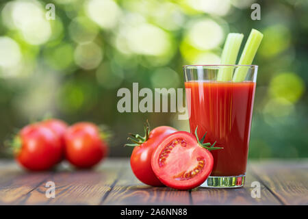 Il succo di pomodoro in vetro Foto Stock