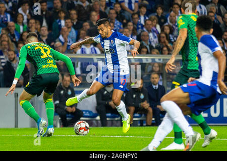 Porto, Portogallo. 27 ott 2019. FC Porto giocatore Corona Tecatito visto in azione durante i 8 round in abbinamento per il portoghese primo campionato tra FC Porto e FC Famalicão a Dragon Stadium nel porto.(punteggio finale: FC Porto 3:0 FC Famalicão) Credito: SOPA Immagini limitata/Alamy Live News Foto Stock