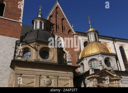Cracovia. Cracovia. La Polonia. Il castello reale di Wawel sul colle di Wawel. Il royal archcathedral basilica dei Santi Stanislao e Venceslao. Foto Stock