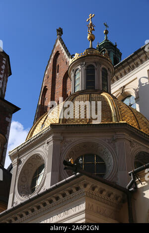 Cracovia. Cracovia. La Polonia. Il castello reale di Wawel sul colle di Wawel. Il royal archcathedral basilica dei Santi Stanislao e Venceslao. Foto Stock
