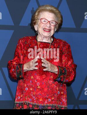 Los Angeles, Stati Uniti d'America. 27 ott 2019. LOS ANGELES - Ott 27: Ruth Westheimer alla undicesima edizione governatori premi al Teatro Dolby su ottobre 27, 2019 a Los Angeles, CA all'arrivo dell Accademia undicesima edizione governatori Awards 2019 - Parte 2, Dolby Theatre a Hollywood e Highland Center, Los Angeles, CA 27 ottobre 2019. Credito: Priscilla concedere/Everett raccolta/Alamy Live News Foto Stock