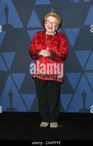 Los Angeles, Stati Uniti d'America. 27 ott 2019. LOS ANGELES - Ott 27: Ruth Westheimer alla undicesima edizione governatori premi al Teatro Dolby su ottobre 27, 2019 a Los Angeles, CA all'arrivo dell Accademia undicesima edizione governatori Awards 2019 - Parte 2, Dolby Theatre a Hollywood e Highland Center, Los Angeles, CA 27 ottobre 2019. Credito: Priscilla concedere/Everett raccolta/Alamy Live News Foto Stock