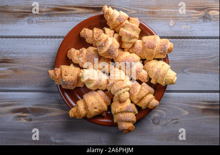 Biscotti fatti in casa panini di formaggio di pasta alimentare. Close up. Spazio di copia Foto Stock