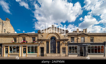 Negozi costruiti sulla Pulteney Bridge, bagno, Somerset, Regno Unito. Foto Stock