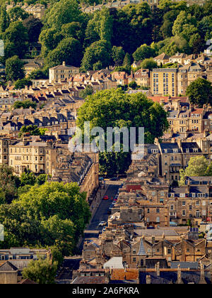 Il Circus è una strada storica di grandi case a schiera nella città di Bath, Somerset, Inghilterra, formando un cerchio con tre entrate. Foto Stock