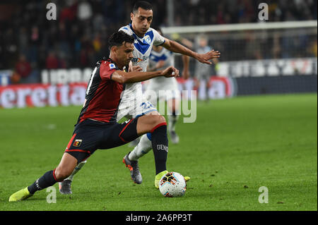 Ivan radovanovic (Genova), souza orestes caldeira romulo (brescia) durante Genova vs Brescia, Genova, Italia, 26 ott 2019, Calcio Calcio italiano di Serie A M Foto Stock