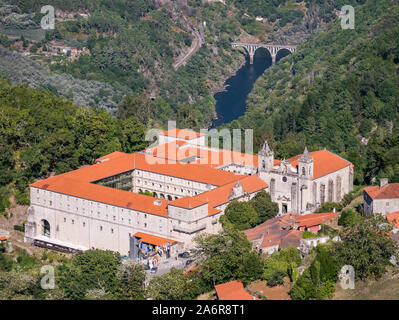 Vista aerea di San Estevo de Ribas de Sil Monastero, Ourense, Galizia, Spagna Foto Stock