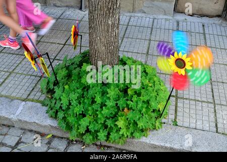 Pinwheels - Mercato tradizionale in TRYAVNA - Balkan mountais - Bulgaria Foto Stock