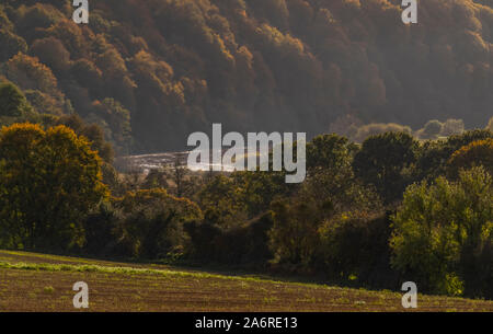 I colori autunnali nella valle del Wye a ponte Bigsweir. Wye Valley, Monmouthshire, Galles. Foto Stock