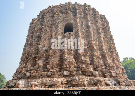 Alai Minar di Khalji | Qutub Minar complesso | Delhi. Foto Stock