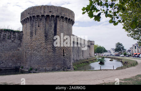 Guerande, bastioni, fossato e torri rotonde Foto Stock