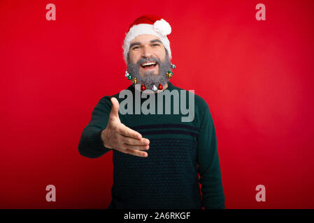 Ritratto di Allegro uomo con barba decorate stringono le mani Foto Stock