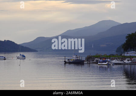 Barche sul Loch Tay nelle Highlands scozzesi di Perth and Kinross Scotland Regno Unito Foto Stock