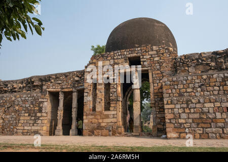 Alauddin Khalji la madrasa, che ha anche la sua tomba a sud di Qutub Minar, ca 1316 ANNUNCIO Foto Stock