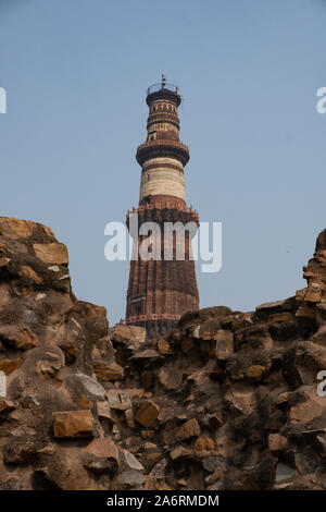 Alauddin Khalji la madrasa, che ha anche la sua tomba a sud di Qutub Minar, ca 1316 ANNUNCIO Foto Stock