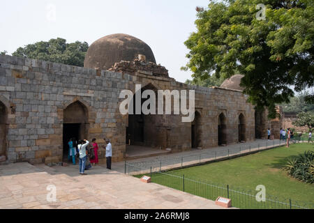 Alauddin Khalji la madrasa, che ha anche la sua tomba a sud di Qutub Minar, ca 1316 ANNUNCIO Foto Stock