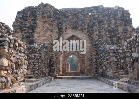 Alauddin Khalji la madrasa, che ha anche la sua tomba a sud di Qutub Minar, ca 1316 ANNUNCIO Foto Stock