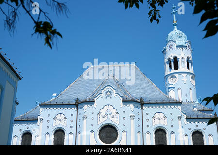 La Chiesa di Santa Elisabetta o Modry Kostol Svatej Alzbety conosciuta come Chiesa blu a Bratislava. Foto Stock