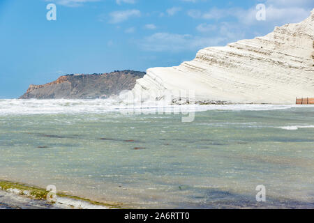 Scogliere bianche rocciose Scala dei Turchi o Scala dei Turchi, Realmonte, Sicilia Foto Stock