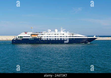 Partenza della Clio nave da crociera Grand Circle Cruise Line società. Foto Stock