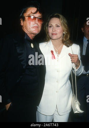 ***FILE FOTO*** Robert Evans ha passato lontano. Robert Evans Faye Dunaway 1993 foto di Michael Ferguson/il PHOTOlink /MediaPunch Foto Stock