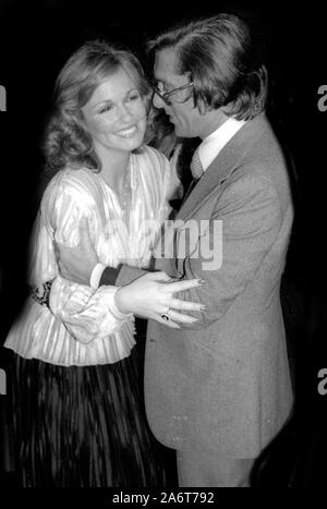 ***FILE FOTO*** Robert Evans ha passato lontano. Phyllis George e Robert Evans 1978 Foto di Adam Scull/il PHOTOlink/MediaPunch Foto Stock