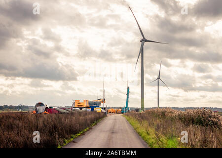 Edilizia e costruzione di mulini a vento in Olanda, provincia Overijssel vicino a Dedemsvaart Foto Stock