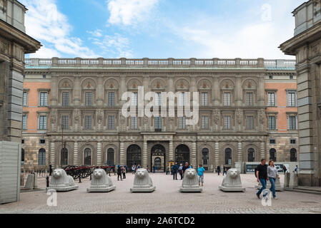 Il Palazzo Reale di Stoccolma, vista sul cortile e fronte ovest dello svedese Royal Palace (Kungliga Slottet), Gamla Stan, Stoccolma, Svezia Foto Stock