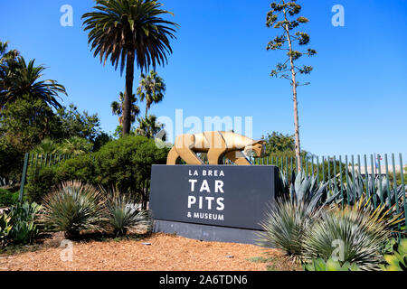 Ingresso di La Brea Tar Pits, Wilshire Boulevard, Los Angeles, California, Stati Uniti d'America Foto Stock