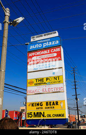 Hollywood Auto Plaza segno, Hollywood, Los Angeles, California, Stati Uniti d'America Foto Stock