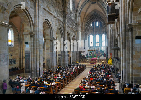 Cattolica servizio domenicale con monsignor Ludwig Schick presso la Bamberger Dom/Cattedrale di Bamberga, Alta Franconia, Baviera, Germania, Europa Foto Stock