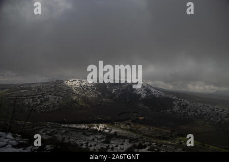 Roadtrip in Israele per trovare la neve sulla montagna Foto Stock