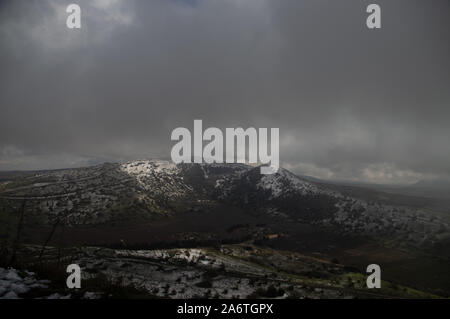 Roadtrip in Israele per trovare la neve sulla montagna Foto Stock