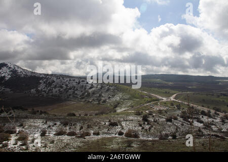 Roadtrip in Israele per trovare la neve sulla montagna Foto Stock