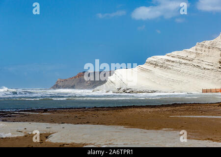 Scogliere bianche rocciose Scala dei Turchi o Scala dei Turchi, Realmonte, Sicilia Foto Stock