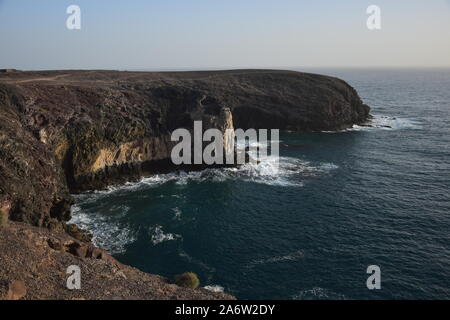 Costa de Papagayo a Lanzarote al tramonto. Foto Stock