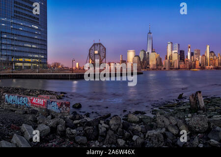 Colgate Clock e lo skyline di New York Foto Stock