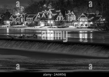 Il Boathouse Row in Philadelphia, Pennsylvania in bianco e nero. Foto Stock