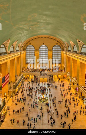 Vista superiore all'atrio principale Grand Central Terminal situato in Midtown Manhattan Foto Stock